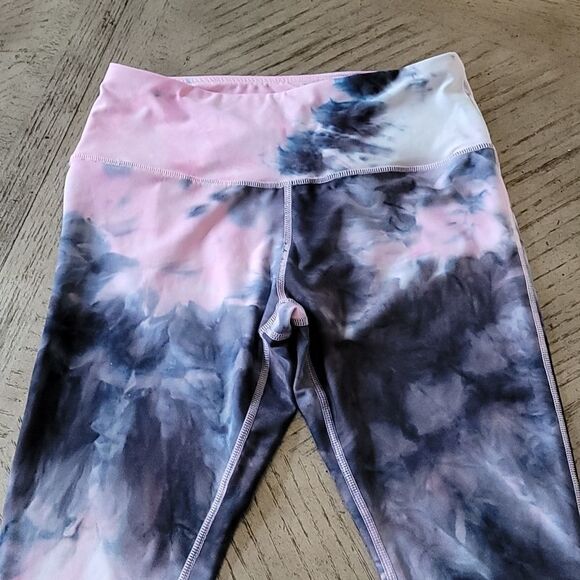 Vogo size M tie dye legging 💖🤍 - Picture 3 of 9